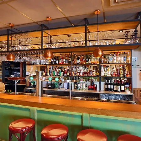 Cafe Restaurant Den Hogen 2* فولُندام