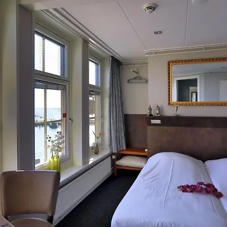 Cafe Restaurant Den Hogen 2* Φόλενταμ