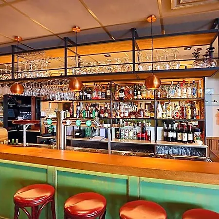 Cafe Restaurant Den Hogen 2*