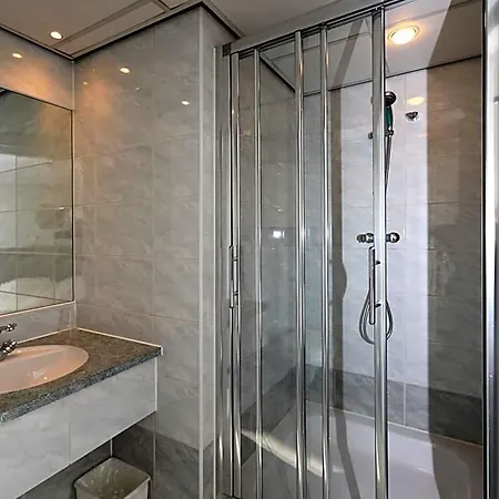 Hotel Cafe Restaurant Den Hogen 2*