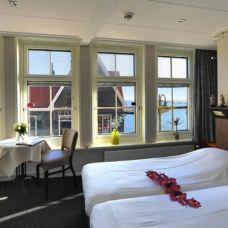 Cafe Restaurant Van Den Hogen 2*