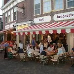 Hotel Cafe Restaurant Van Den Hogen 2*