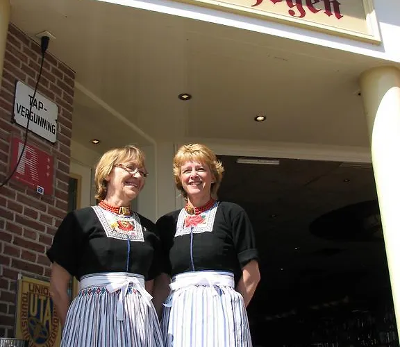 Cafe Restaurant Van Den Hogen Volendam