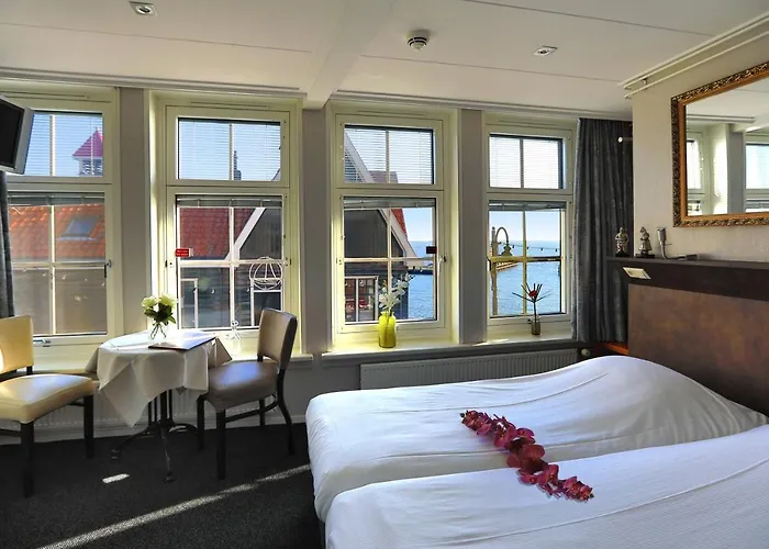 Cafe Restaurant Van Den Hogen 2*